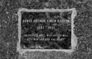 Denys Finch Hatton - grave badge